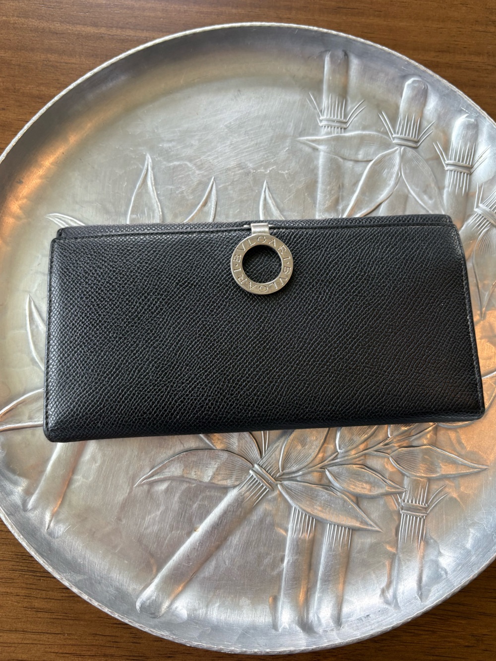 GUC BVLGARI Long Wallet with Striking Silver-Tone Ring Clasp